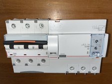 DISJONCTEUR  TRIPHASE 409840