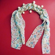 Bracelet femme tresse doréé perles nacrées blanche tissu bleu fleurs rose saumon