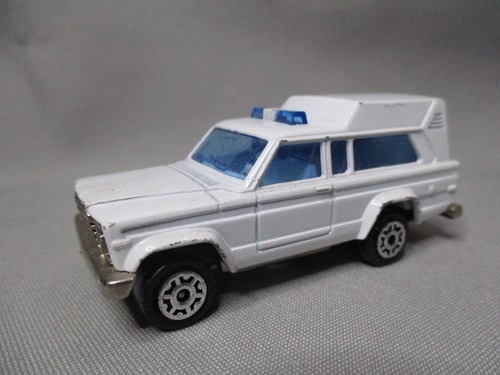 Aj582 majorette ambulance ref - majorette,