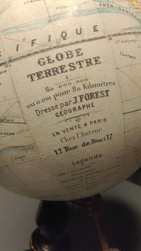 Ancien globe terrestre sur - terrestre,