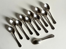 11  petites cuillères