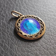 Médaille émaillée vierge Marie contour filigrane email bleu monture Laiton