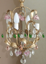 Lustre en laiton doré avec des Fleurs en Porcelaine et pampilles Murano 4 Feux