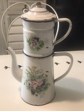 ANCIENNE CAFETIÈRE EN TÔLE