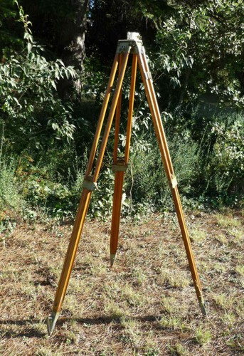 Ancien trépied géomètre - de,