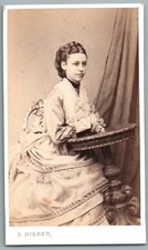 CDV 1870 Jeune Femme avec robe à tournure Photo Victorienne Bieber à Hamburg