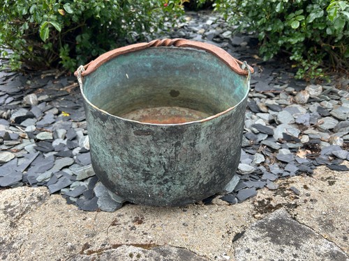 Très ancien chaudron - trÈs,