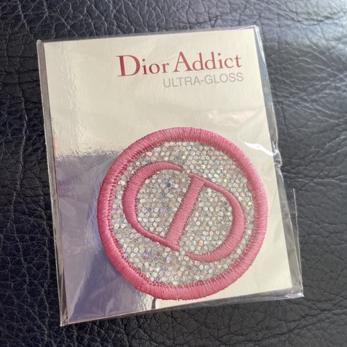 Badge pin dior neuf - pin’s,