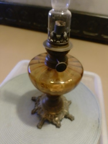 Ancienne lampe pétrole - à,