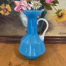 Grand vase aiguière en opaline bleu et blanc jolie forme