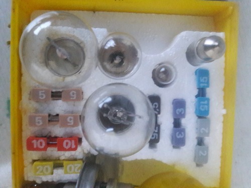 Boite ampoule secour - boite,