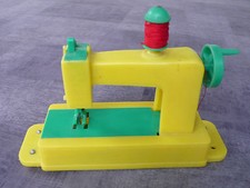 ANCIEN JOUET - MACHINE A COUDRE EN PLASTQIUE - BREVETE SGDG - à restaurer