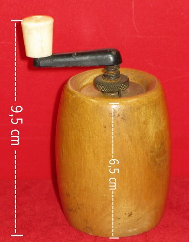 Ancien petit moulin poivre - a,