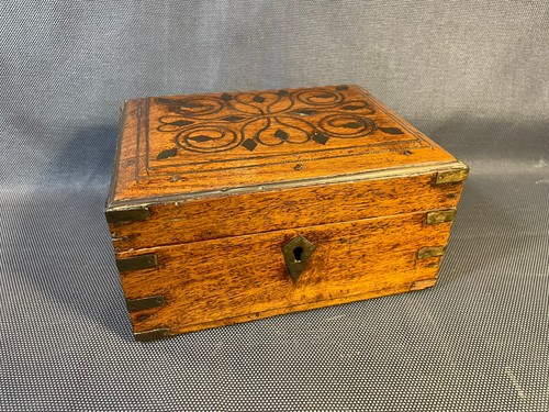 Ancienne petite bois coffre - , à