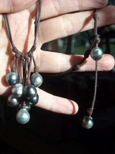 Perles tahiti sur cuir - de,