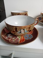 4 tases et soucoupes en porcelaine fine du japon hauteur 6 cm largeur 12 cm 600g