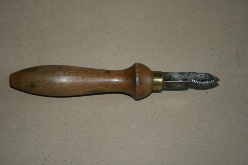 Ouvre boîte ancien avec - ouvre-boîte,