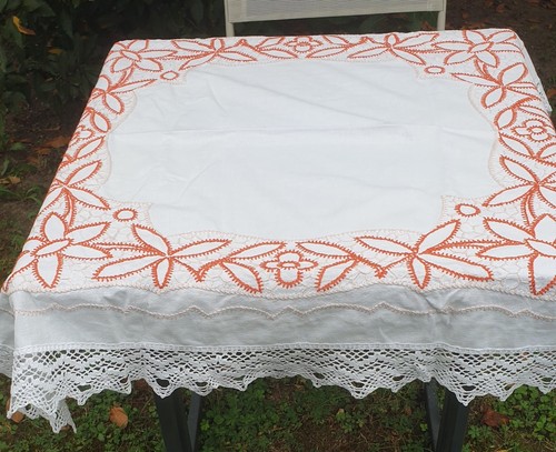 Nappe brodée rouge - rouge, ,