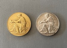 Deux médailles en bronze, par