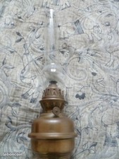 ANCIENNE LAMPE A PETROLE EN LAITON A VERRE GRAVE TBE
