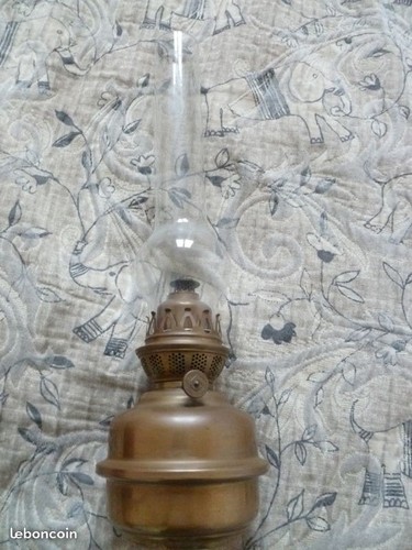 Ancienne lampe petrole en - a,