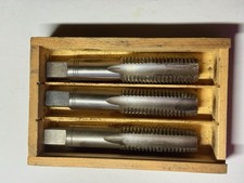 Jeu de 3 tarauds à main 20X250 3 passes.