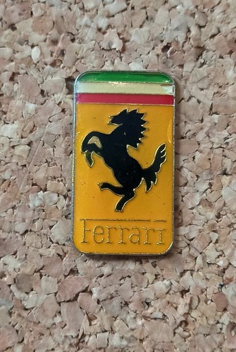 Pin ferrari cheval voiture - pin's,