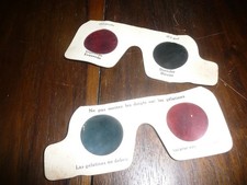 Paire lunettes carton 3d - de,