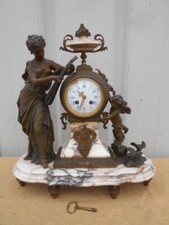 PENDULE "MUSICIENNE A L'