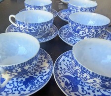 Tasses à thé ancienne porcelaine, signées à caractère japonais.