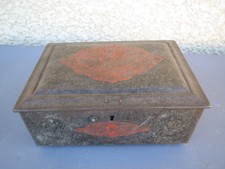 ANCIENNE BOITE EN FER