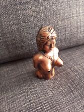 Briquet femme seins nus