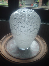 VASE boule ancien  MOUCHETE de blanc   H 25cms occasion trés bon état