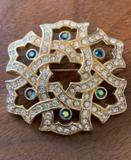 Large Vintage Swan signed Swarovski brooch gold tone w/ beautiful design clear &