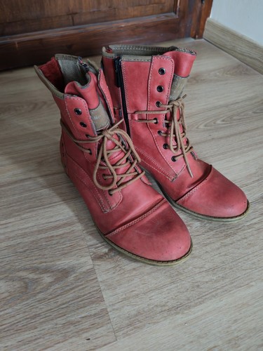 Bottines rouges lacets - à,
