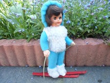 ANCIENNE POUPÉE DE COLLECTION  SKIEUSE DE 22 CM