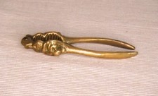 ANCIEN CASSE-NOISETTE EN BRONZE EN RELIEF LION