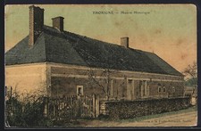 CPA Thorigné, Maison Historique avec clôture en bois et mur en pierre 