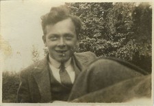 PHOTO ANCIENNE - VINTAGE SNAPSHOT - HOMME ÉTRANGE REGARD CIGARE - MAN SMOKING