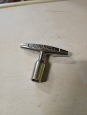 (1) VINTAGE ROUND BADGE ERA