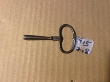 ancienne Clé de Pendule  , Clef d'Horloge, oeil de boeuf   carré de  4.5 mm
