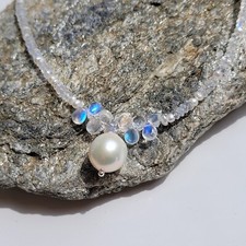 collier en pierre précieuse