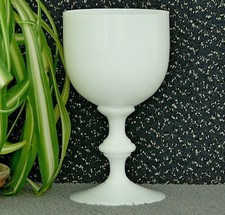 ANCIEN VERRE SUR PIÉDOUCHE À PIED CALICE EN OPALINE PORTIEUX VALLERYSTHAL EDBER