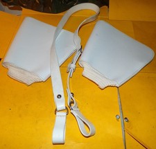 BAUDRIER BLANC AVEC UNE PAIRE