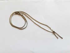 Joli collier fin mi-long