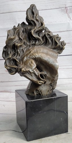Fait bronze cheval statue sur - fait,