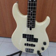 Guitare basse électrique