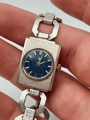Montre lip vintage fond bleu - lip,