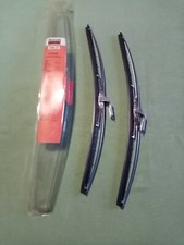 RENAULT 16 de 1965 à 1979  Paire de balais essuie glace chromés.