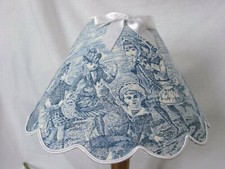 Abat-jour festonné toile de jouy bleu " Jeux d'eau" diametre 25cm